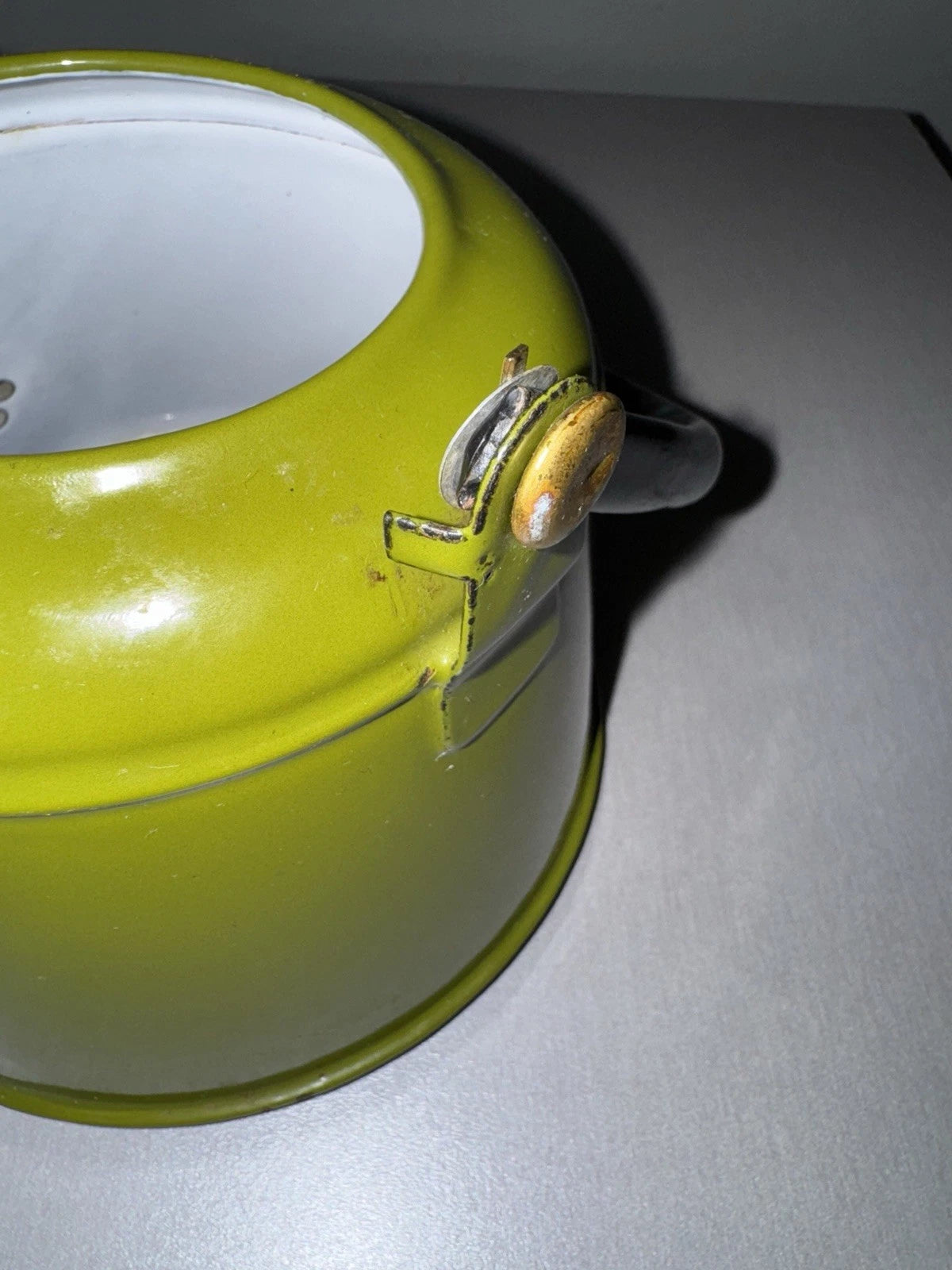Vtg Avocado Green Enamel Teapot Tea Kettle Farmhouse Mcm Country Cottage Rustic