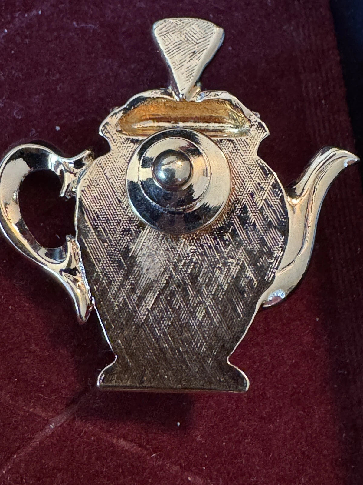 AVON VINTAGE Brooch Teapot Porcelain Enamel Blue White GoldTone Tack Pin