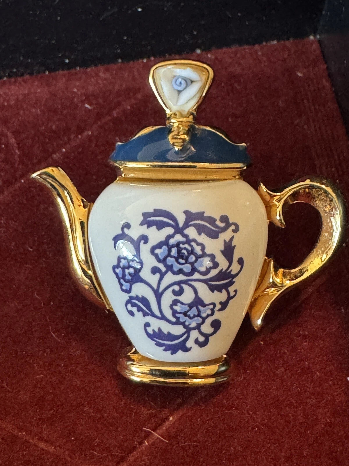 AVON VINTAGE Brooch Teapot Porcelain Enamel Blue White GoldTone Tack Pin