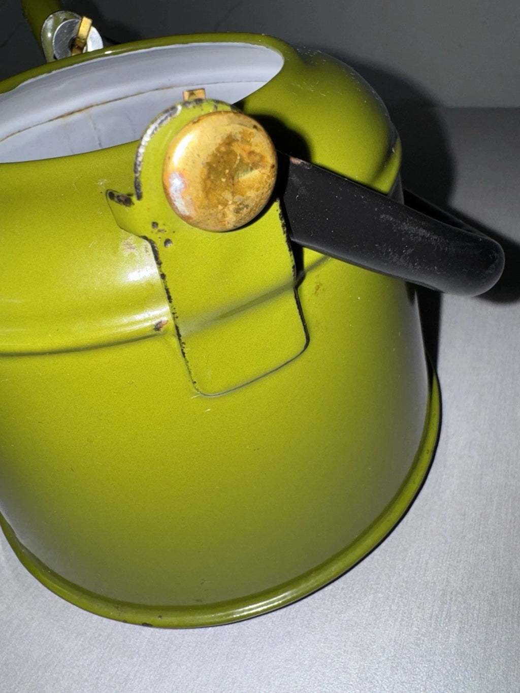 Vtg Avocado Green Enamel Teapot Tea Kettle Farmhouse Mcm Country Cottage Rustic