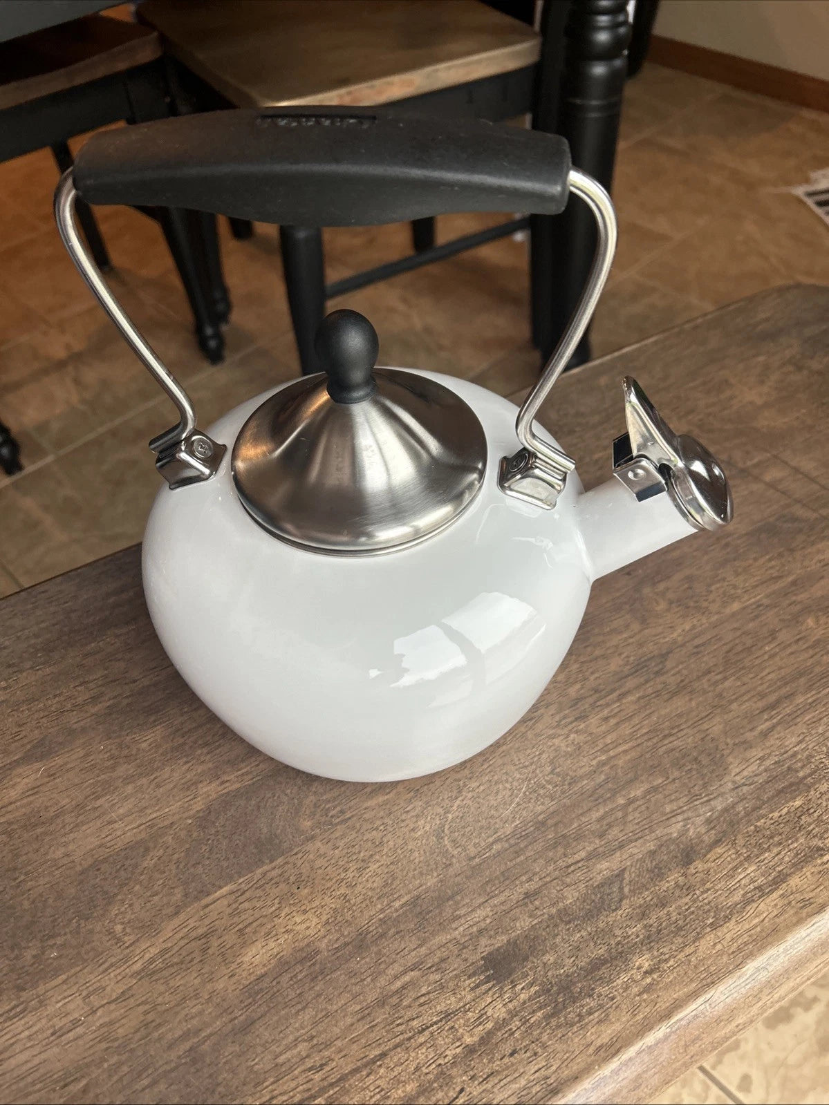 Chantal Whistling Tea Kettle Teapot White Enamel 2 Qt