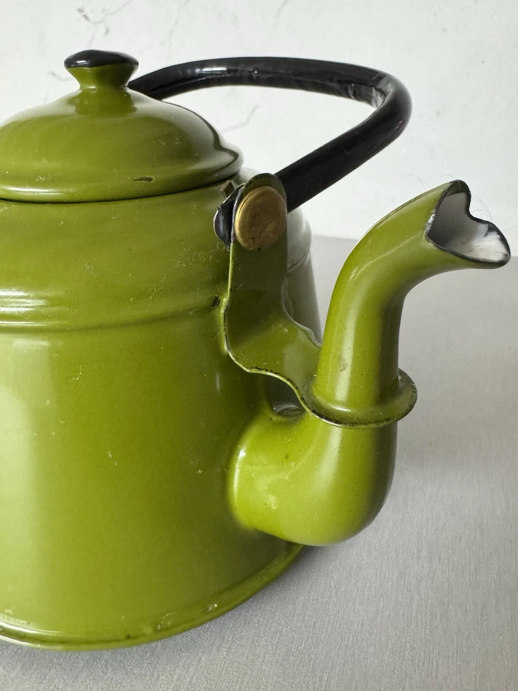 Vtg Avocado Green Enamel Teapot Tea Kettle Farmhouse Mcm Country Cottage Rustic
