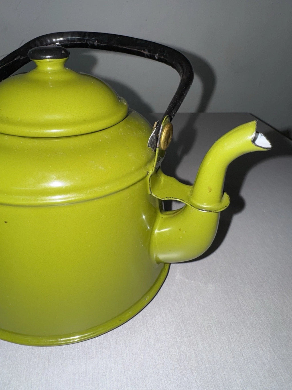 Vtg Avocado Green Enamel Teapot Tea Kettle Farmhouse Mcm Country Cottage Rustic