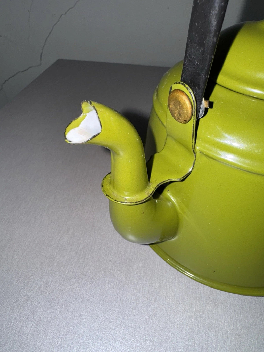 Vtg Avocado Green Enamel Teapot Tea Kettle Farmhouse Mcm Country Cottage Rustic