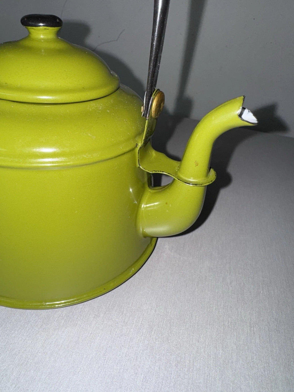 Vtg Avocado Green Enamel Teapot Tea Kettle Farmhouse Mcm Country Cottage Rustic