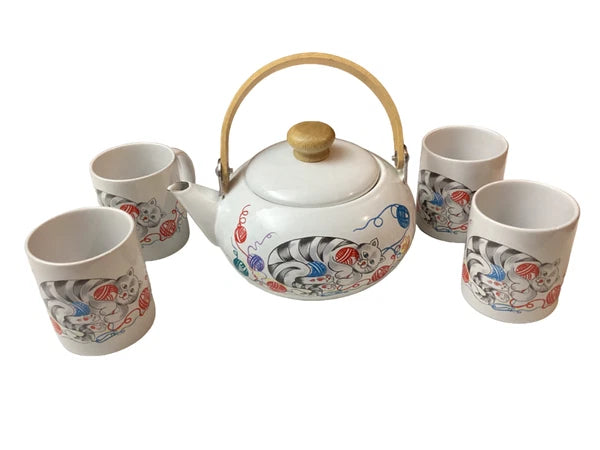 VTG  Suprelle Kettle Cat w/Yarn 2qt Teapot White Enamel Over Metal + 4/10oz mugs